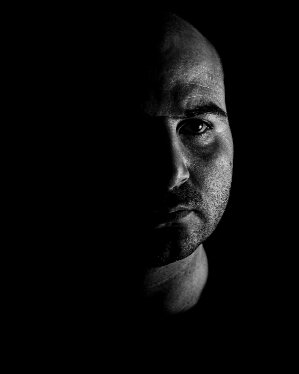 Portrait of the HeroGlams editor in dramatic low light